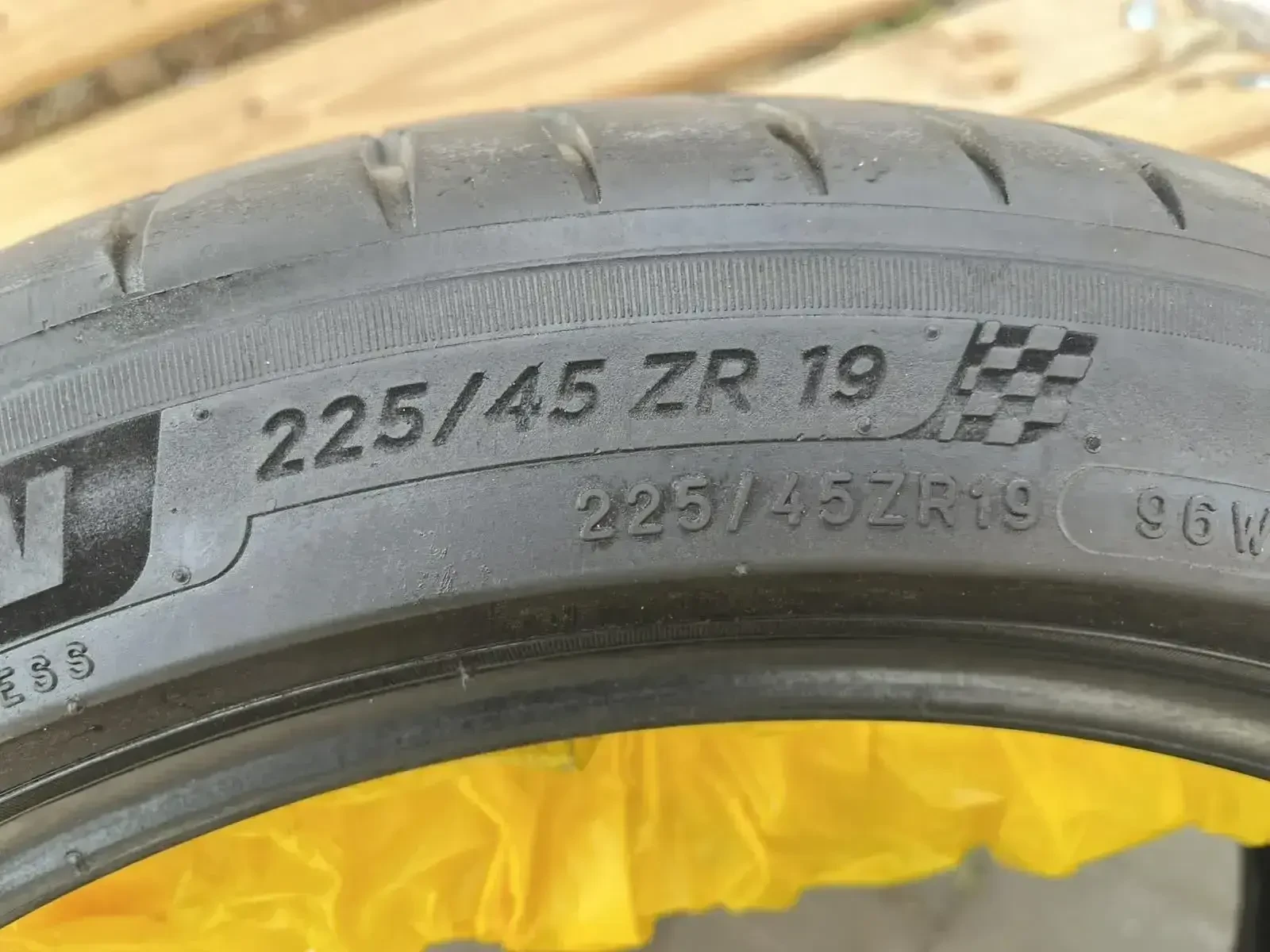 ���� 225/45R19 | Mobile.bg � ����������� 2