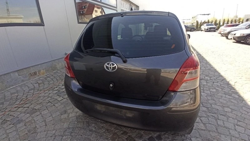 Toyota Yaris 1.33i Facelift, снимка 11 - Автомобили и джипове - 47923853