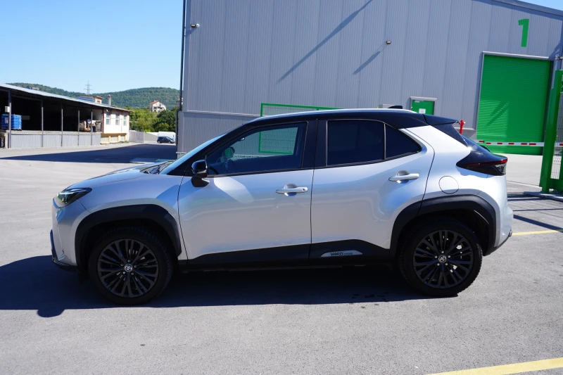 Toyota Yaris Cross Lounge AWD-i BI-TONE FULL!!, снимка 2 - Автомобили и джипове - 51512635