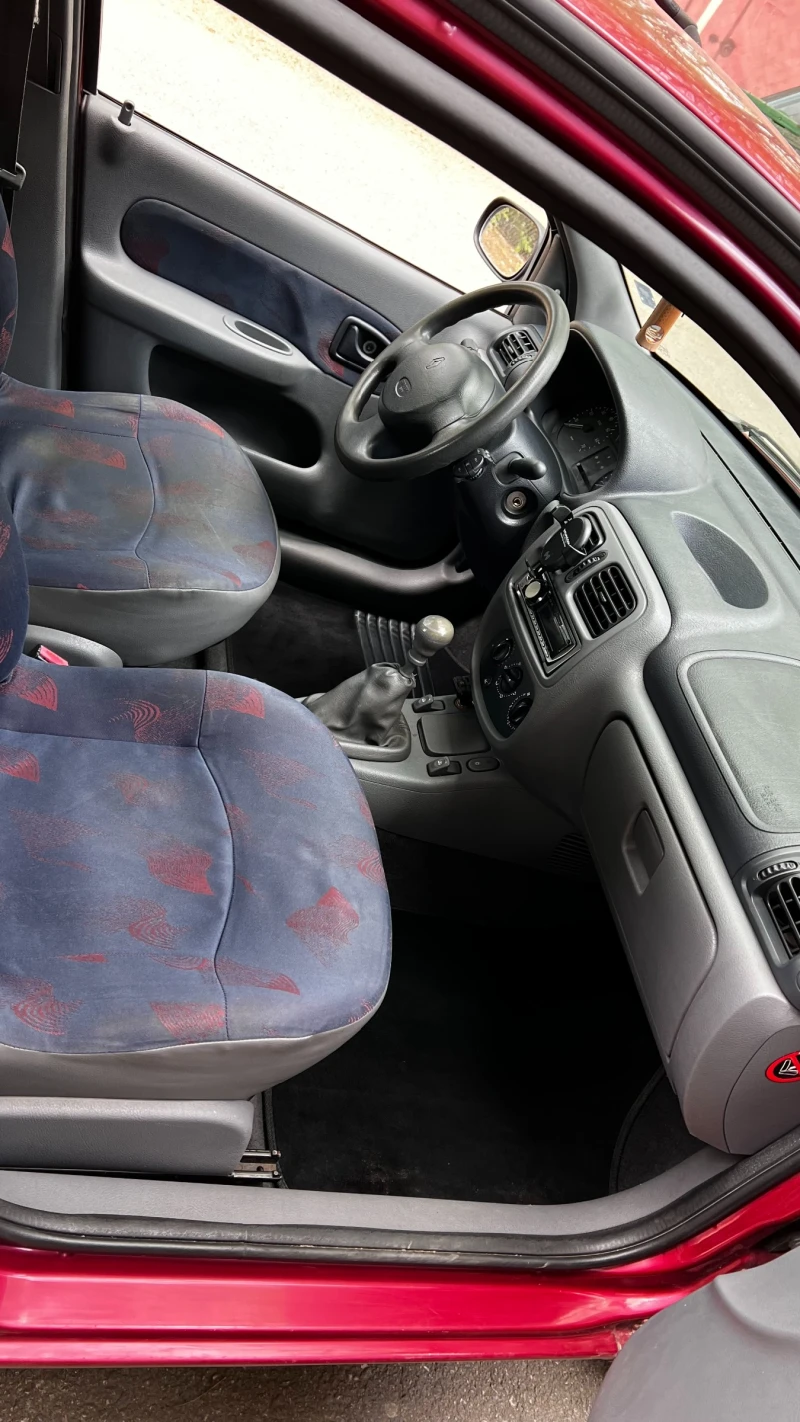 Renault Symbol, снимка 3 - Автомобили и джипове - 52352603