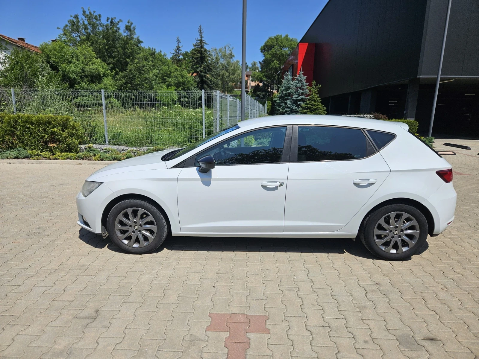 Seat Leon 1.6 TDI 105 кс. - изображение 7
