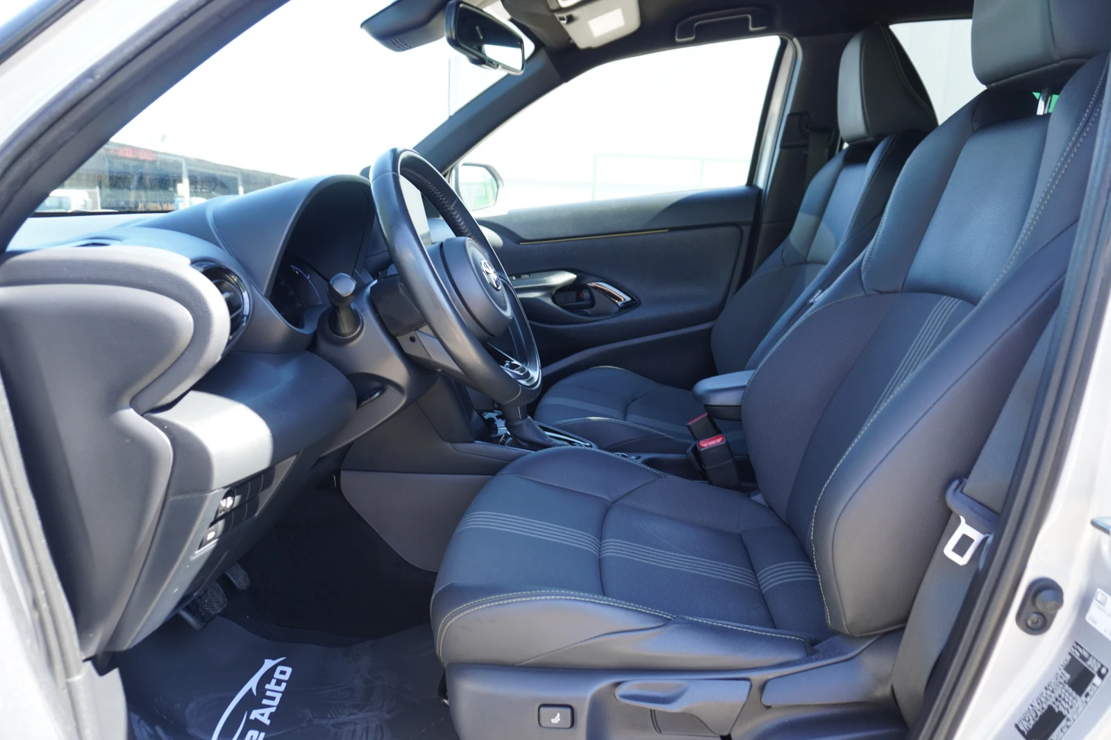 Toyota Yaris Cross Lounge AWD-i BI-TONE FULL!! | Mobile.bg   11