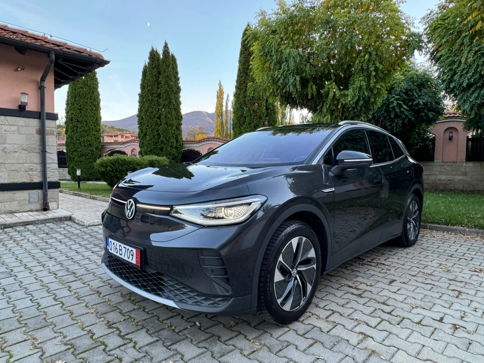 VW ID.4 PRO/SportSeats/Memory/Pano/HeadUp/360/Full | Mobile.bg   1