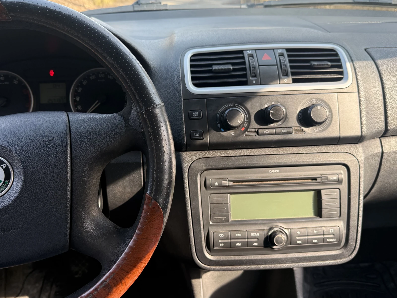 Skoda Fabia, снимка 8 - Автомобили и джипове - 53719320