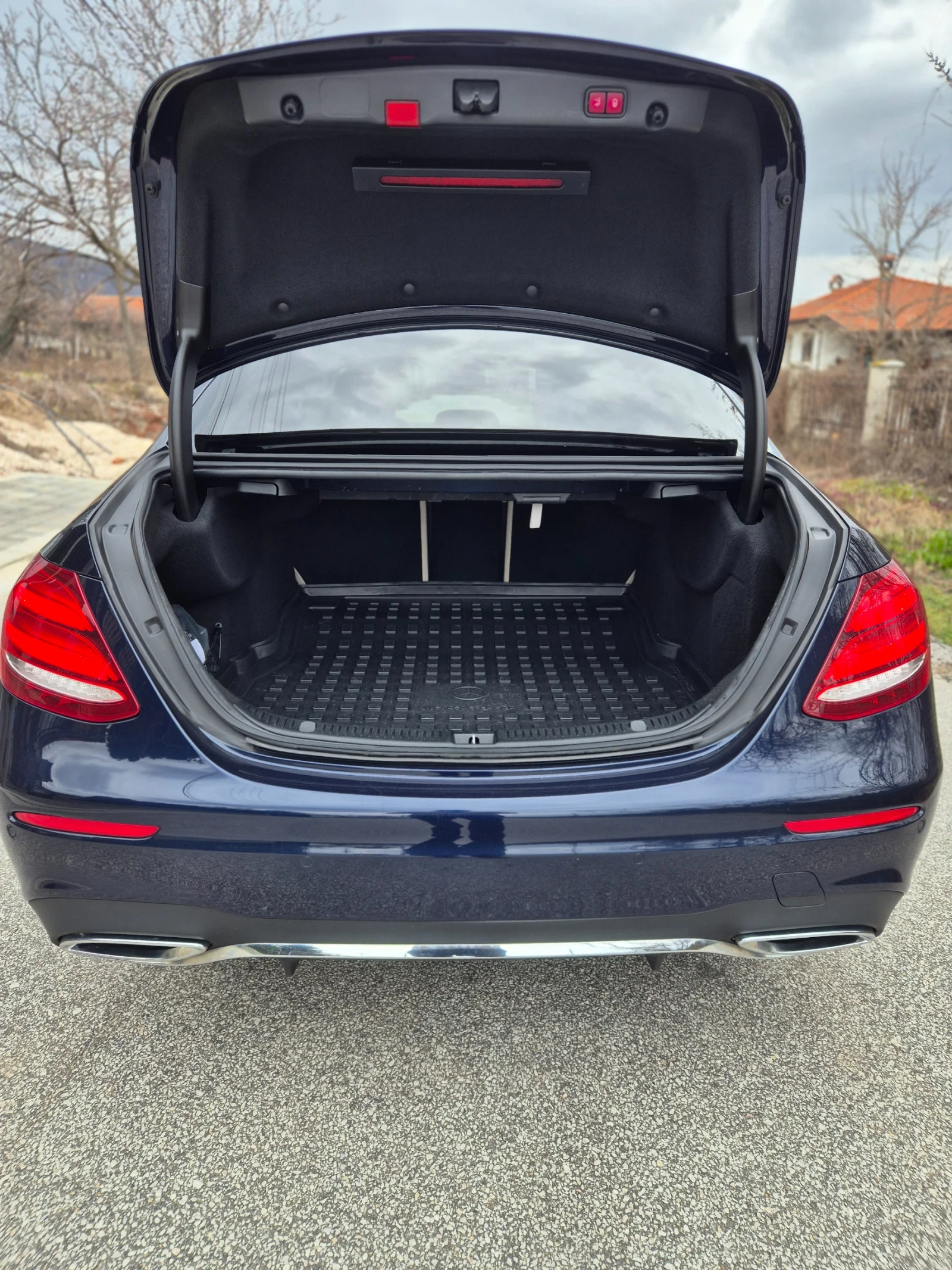 Mercedes-Benz E 220 D/AMG/20г/160хил.км, снимка 7 - Автомобили и джипове - 53949953