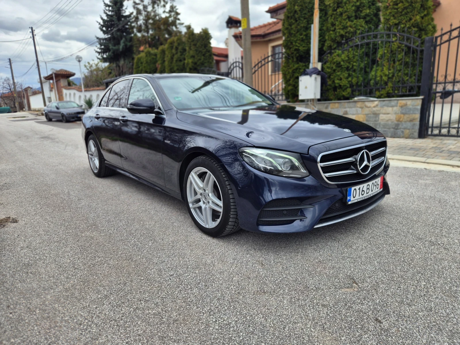 Mercedes-Benz E 220 D/AMG/20г/160хил.км, снимка 2 - Автомобили и джипове - 53949953