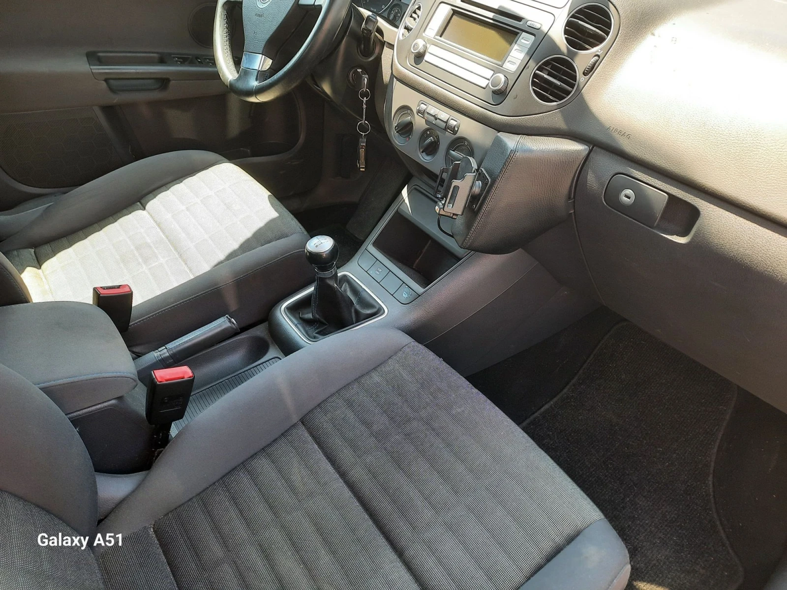 VW Golf Plus 1.6 Бензин, КЛИМАТИК , снимка 5 - Автомобили и джипове - 55618268