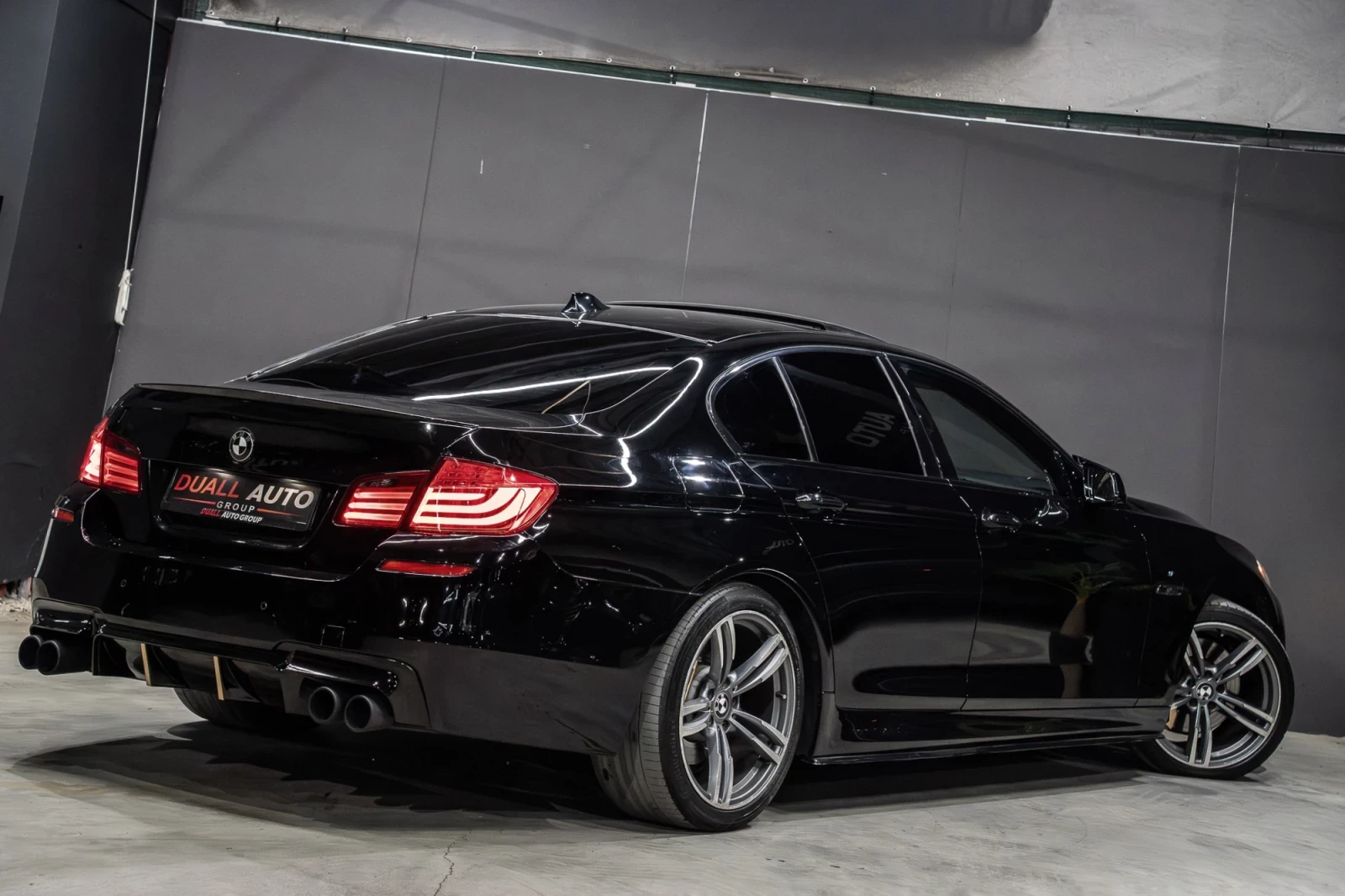 BMW 530 D / M-PERFORMANCE /SUNROOF /8ZF / DISTRONIC/ F1, снимка 6 - Автомобили и джипове - 55835726