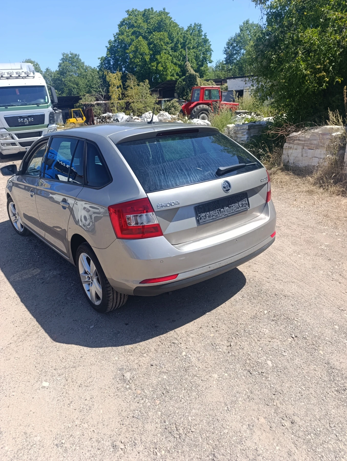 Skoda Rapid 1.6 Joy, снимка 5 - Автомобили и джипове - 55851398
