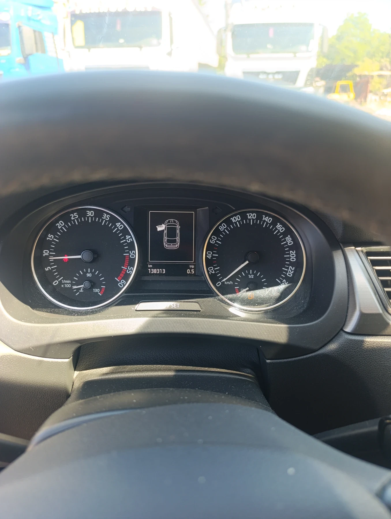 Skoda Rapid 1.6 Joy, снимка 8 - Автомобили и джипове - 55851398