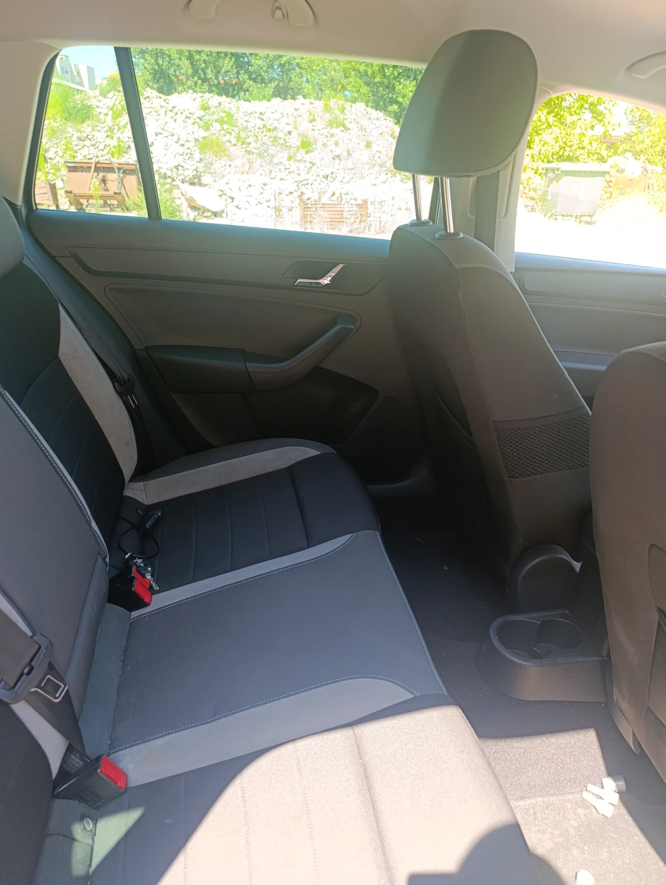 Skoda Rapid 1.6 Joy, снимка 10 - Автомобили и джипове - 55851398