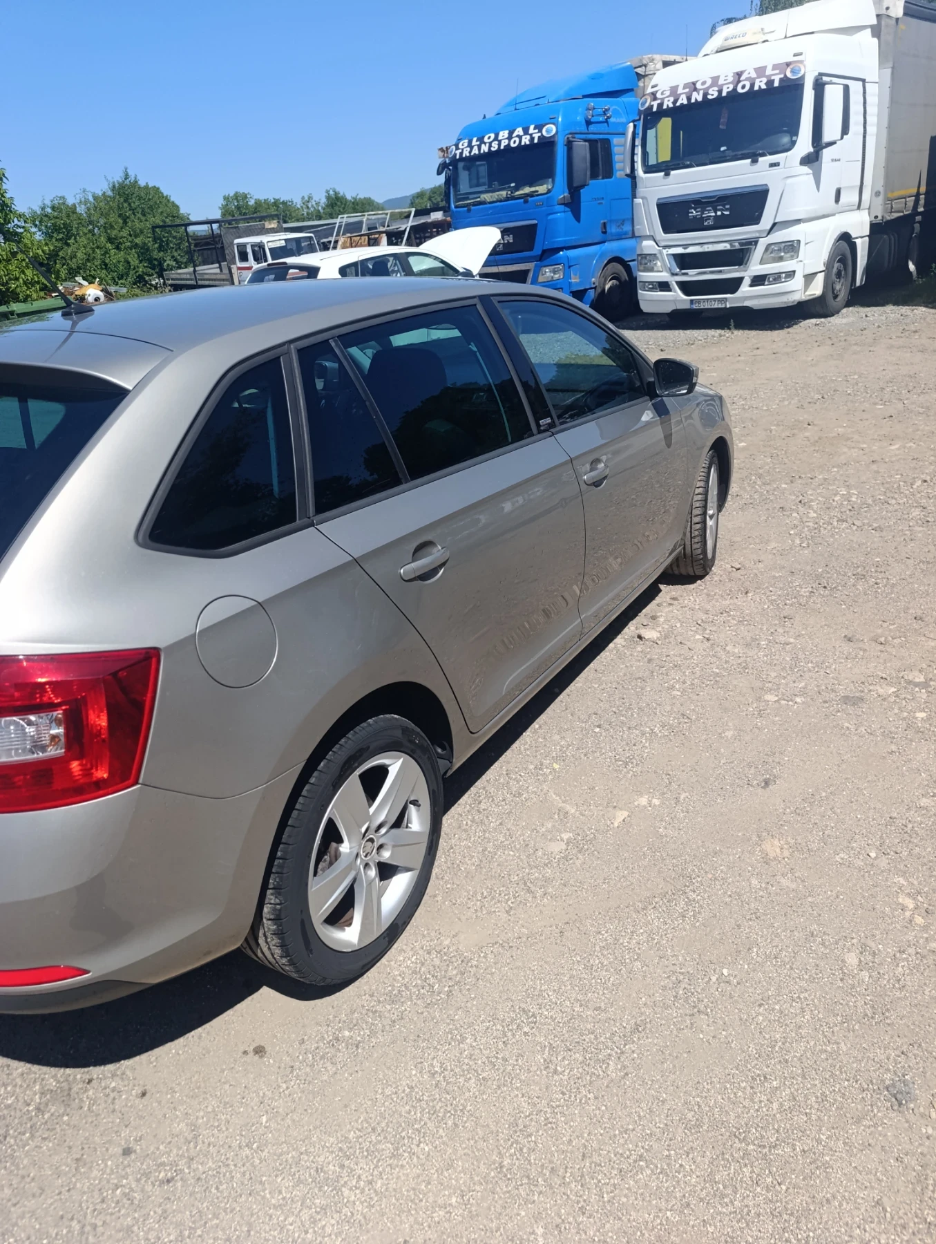 Skoda Rapid 1.6 Joy, снимка 2 - Автомобили и джипове - 55851398
