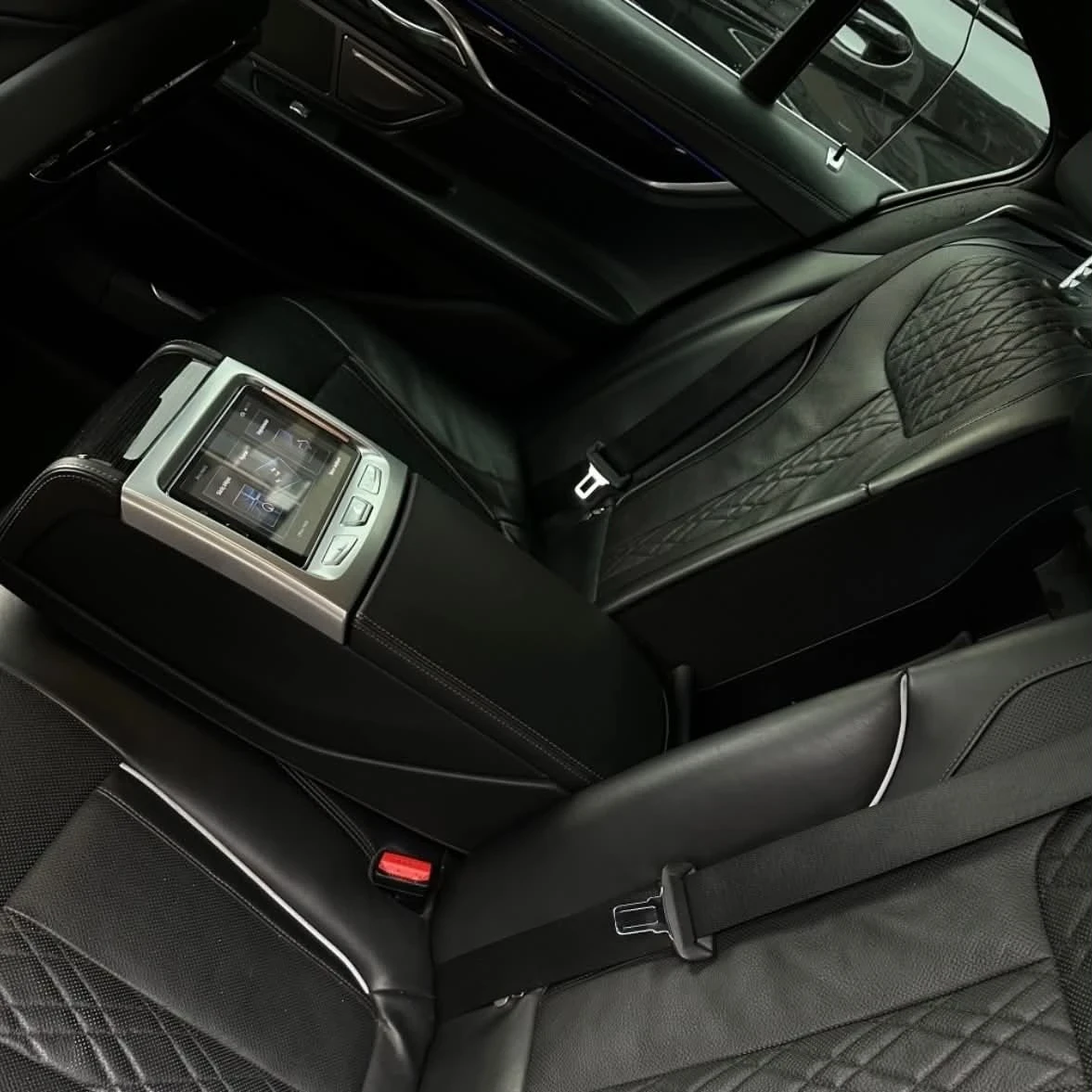 BMW 740 xDrive Mpack, снимка 13 - Автомобили и джипове - 55891611