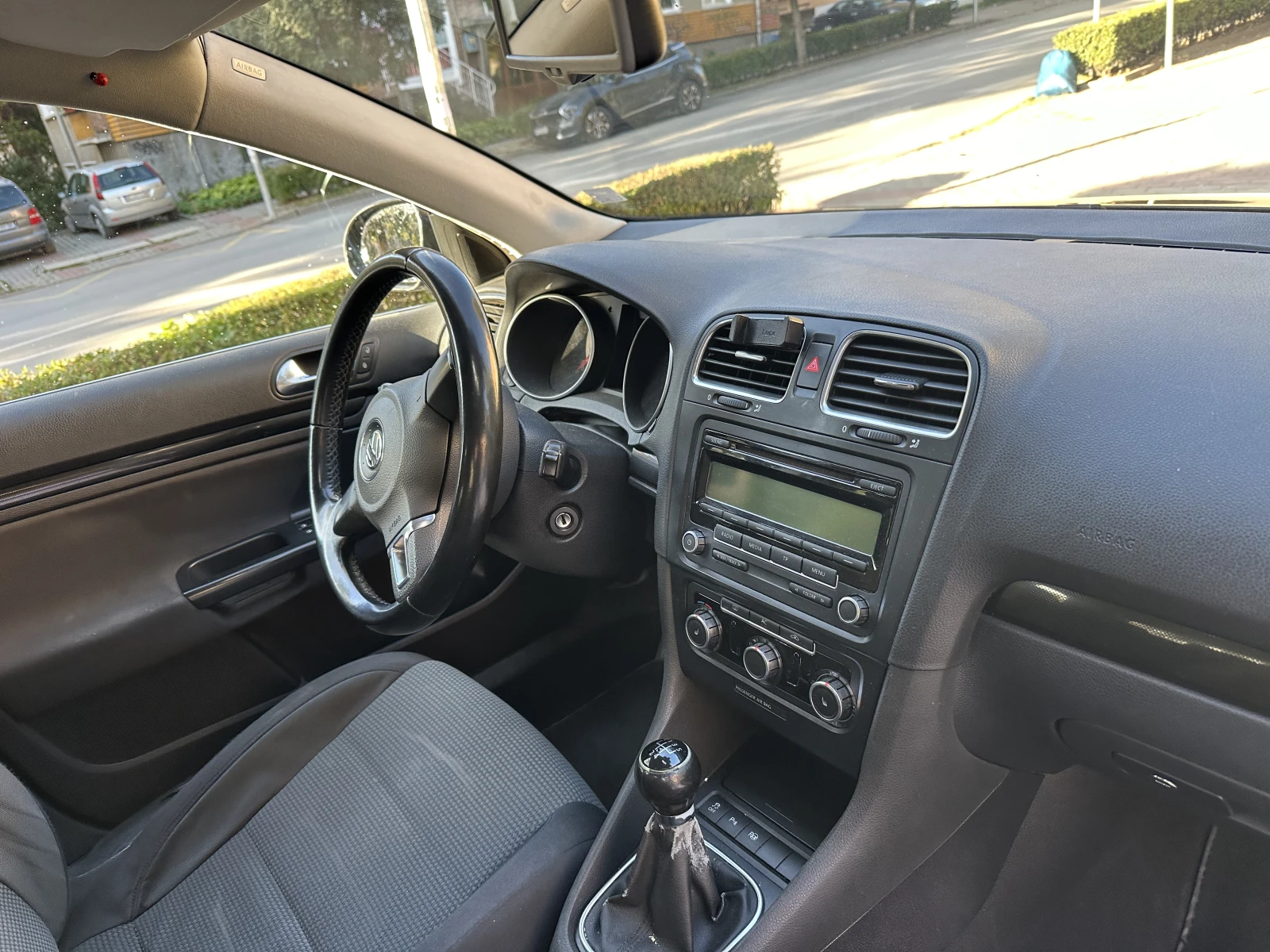 VW Golf 1.6TDi 105hp, снимка 10 - Автомобили и джипове - 56427166