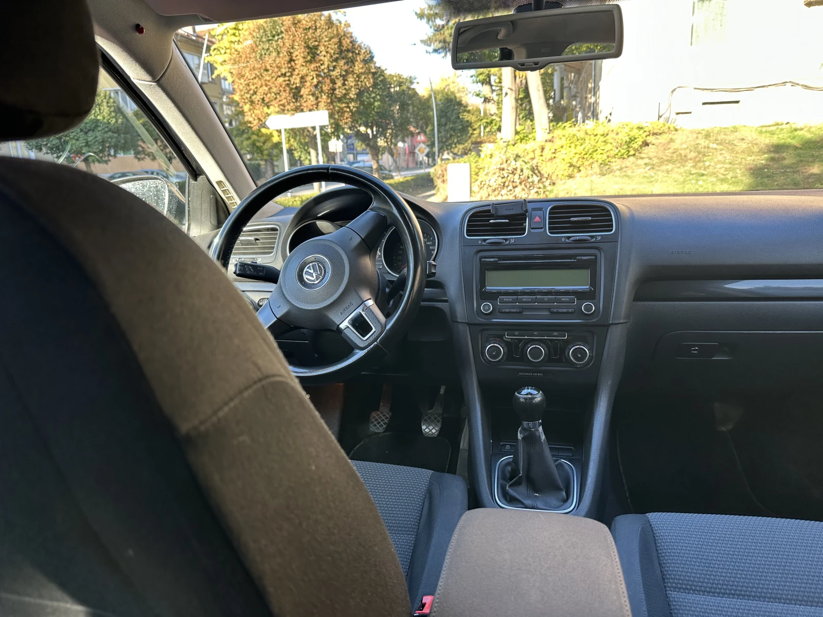 VW Golf 1.6TDi 105hp, снимка 9 - Автомобили и джипове - 56427166