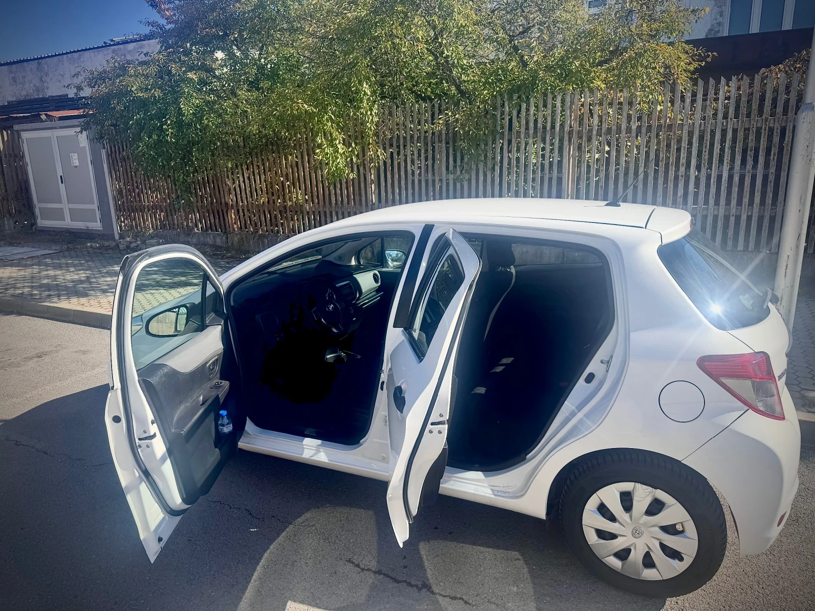 Toyota Yaris 1.0 VVT-i, снимка 12 - Автомобили и джипове - 56633442