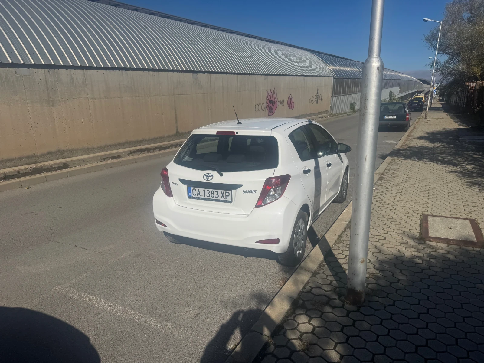 Toyota Yaris 1.0 VVT-i, снимка 5 - Автомобили и джипове - 56633442