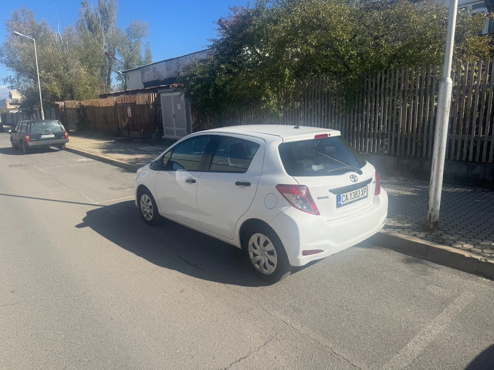Toyota Yaris 1.0 VVT-i, снимка 3 - Автомобили и джипове - 56633442