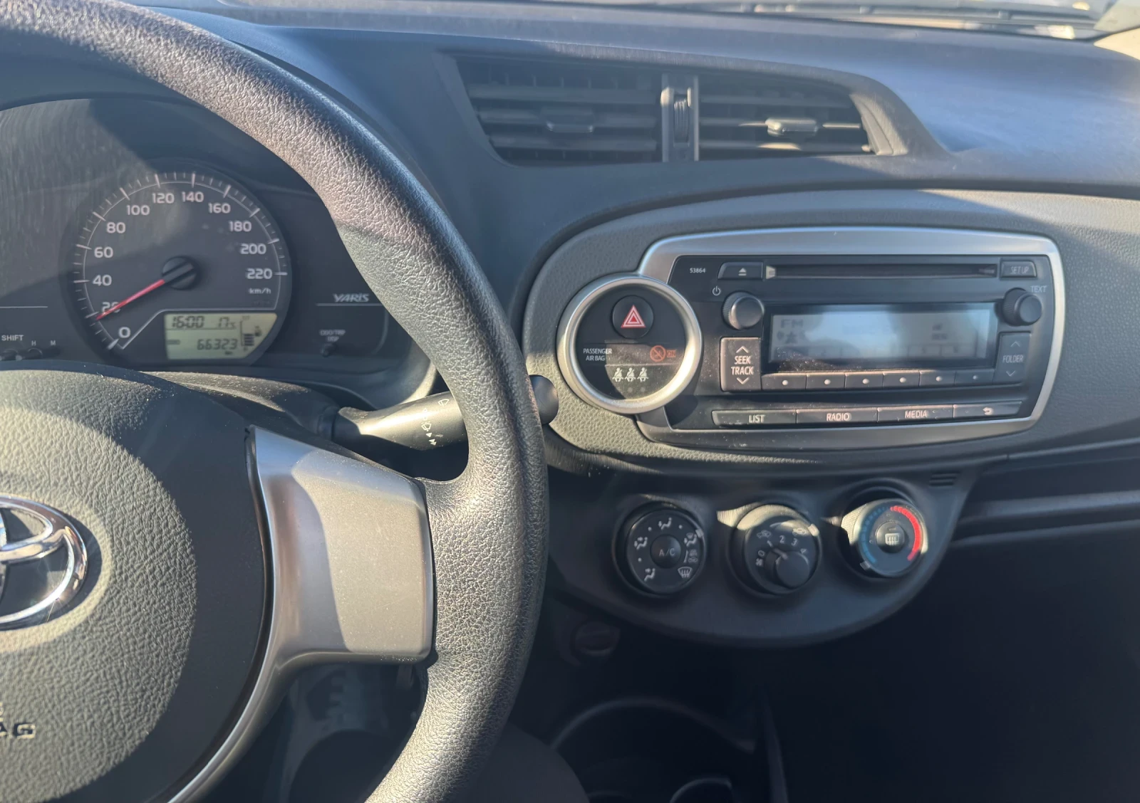 Toyota Yaris 1.0 VVT-i, снимка 9 - Автомобили и джипове - 56633442