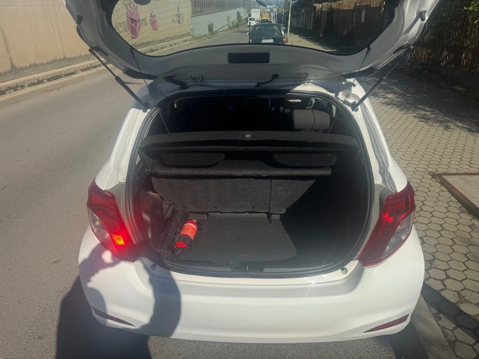 Toyota Yaris 1.0 VVT-i, снимка 7 - Автомобили и джипове - 56633442