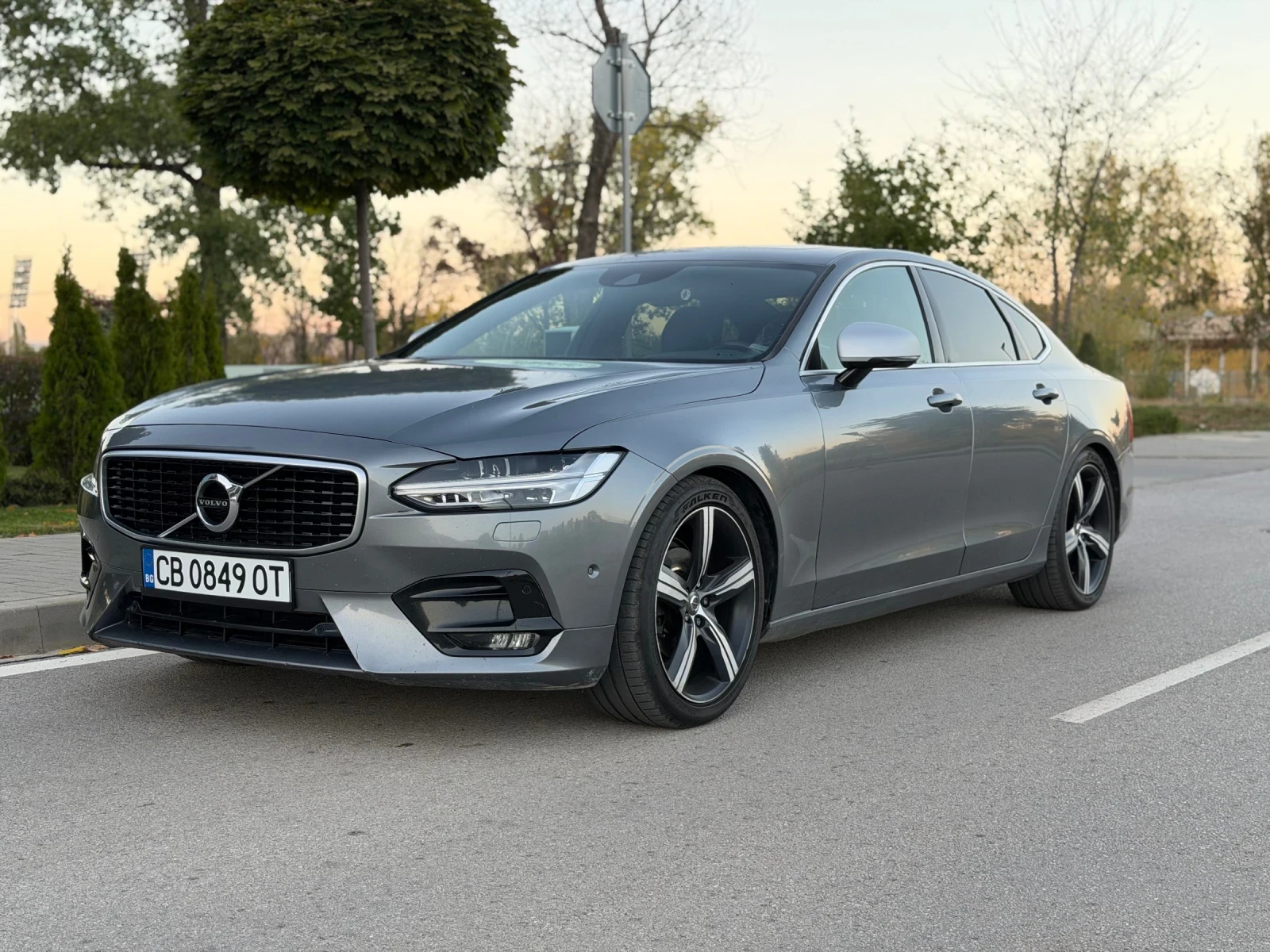 Volvo S90, снимка 3 - Автомобили и джипове - 56645312