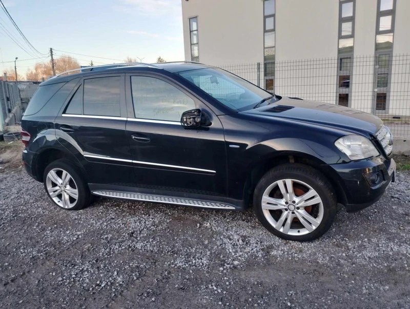 Mercedes-Benz ML 300, снимка 3 - Автомобили и джипове - 47046782