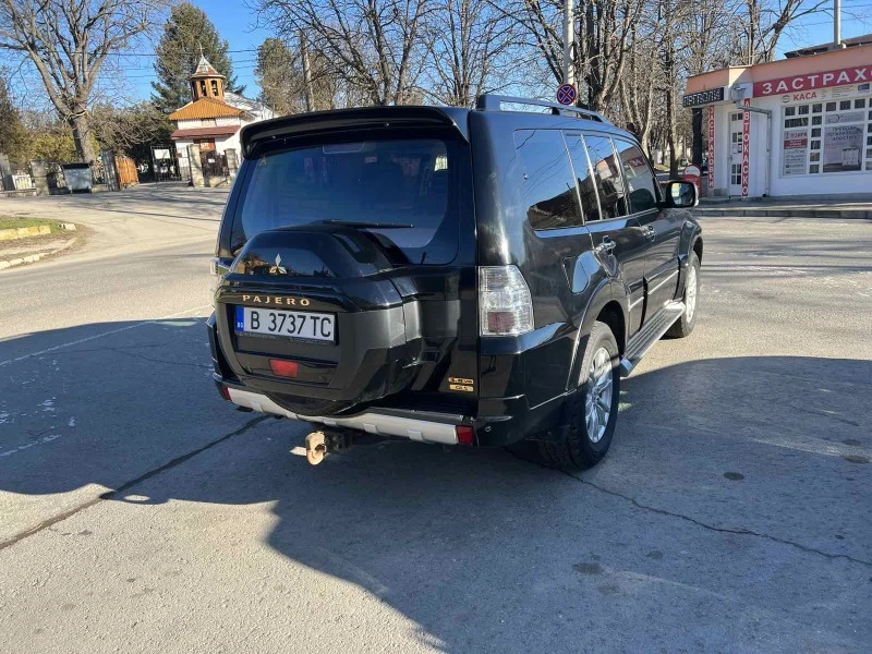 Mitsubishi Pajero Gold Edition, снимка 3 - Автомобили и джипове - 47016522