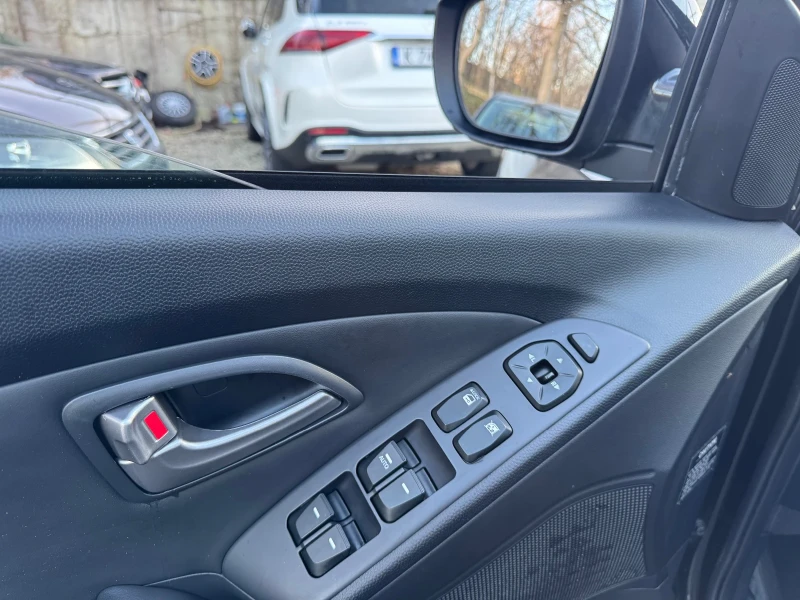 Hyundai IX35 1.7CRDI* Premium, снимка 8 - Автомобили и джипове - 52855902