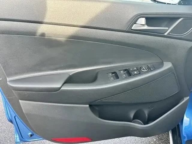 Hyundai Tucson / Premium / AWD / Keyless / Подгреви / CARFAX , снимка 16 - Автомобили и джипове - 53355503