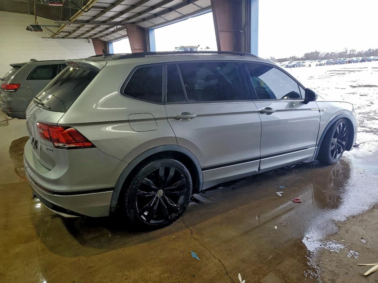 VW Tiguan 2.0T SE 4MOTION - изображение 3