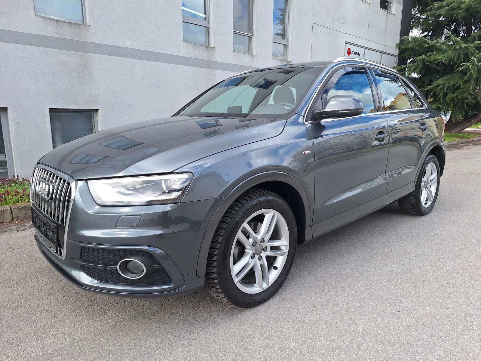Audi Q3 2.0d 177kc s-line, снимка 3 - Автомобили и джипове - 54083191