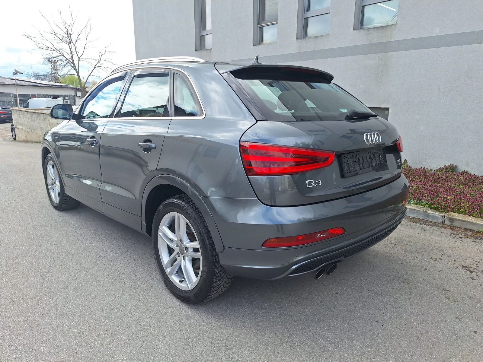 Audi Q3 2.0d 177kc s-line, снимка 8 - Автомобили и джипове - 54083191