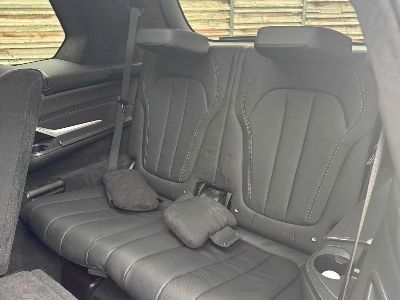 BMW X7 M-pkg | Laser | Distronic | Въздух | Rear TV | 360, снимка 16 - Автомобили и джипове - 54488483