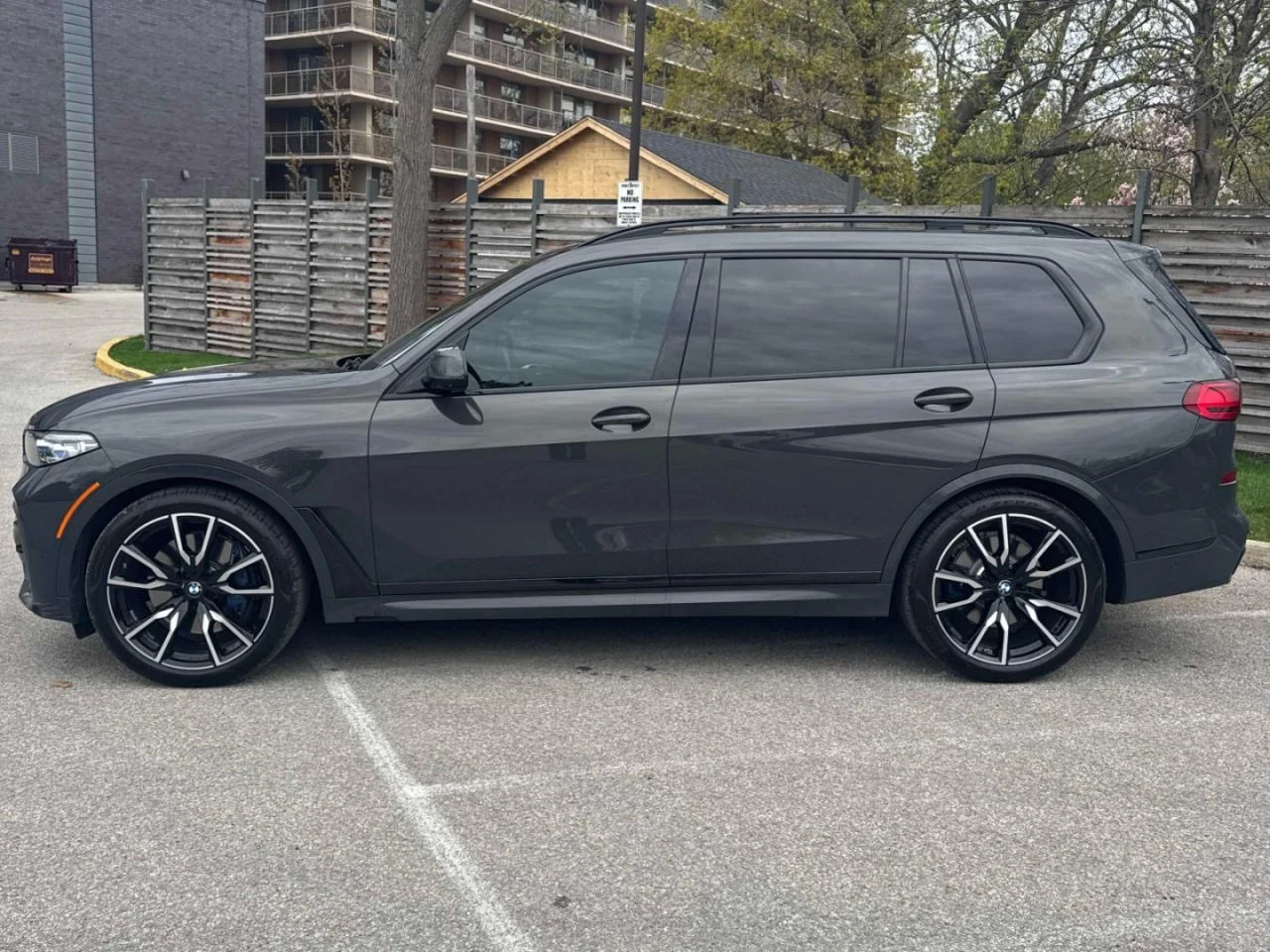 BMW X7 M-pkg | Laser | Distronic | Въздух | Rear TV | 360, снимка 3 - Автомобили и джипове - 54488483