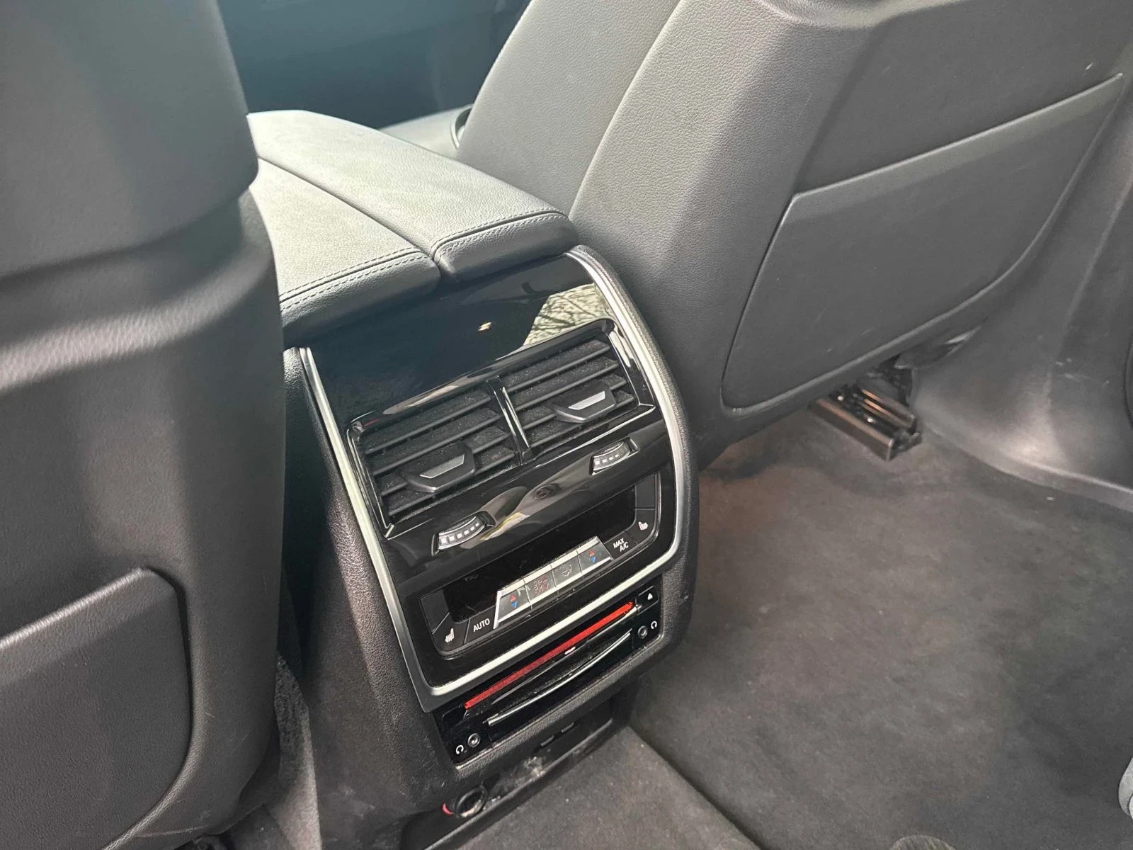 BMW X7 M-pkg | Laser | Distronic | Въздух | Rear TV | 360, снимка 15 - Автомобили и джипове - 54488483