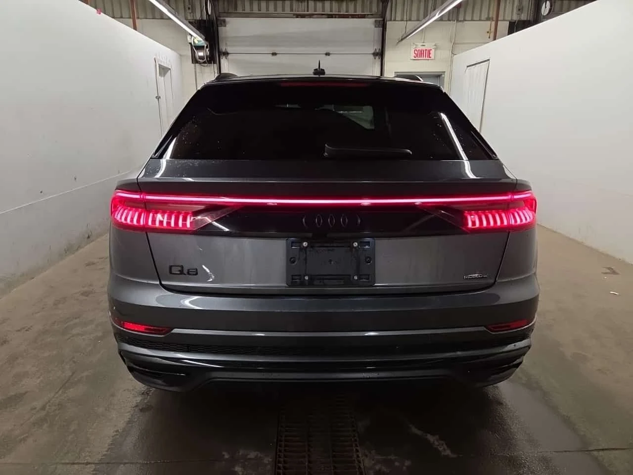 Audi Q8 S-Line * TECHNIK * CARFAX * Бeз инциденти * , снимка 4 - Автомобили и джипове - 54704914
