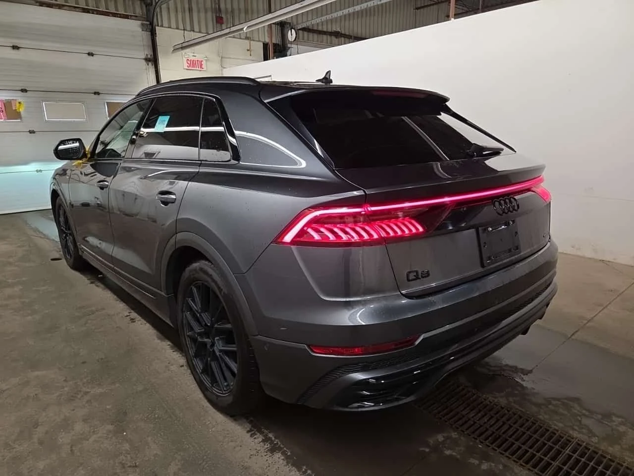 Audi Q8 S-Line * TECHNIK * CARFAX * Бeз инциденти * , снимка 5 - Автомобили и джипове - 54704914