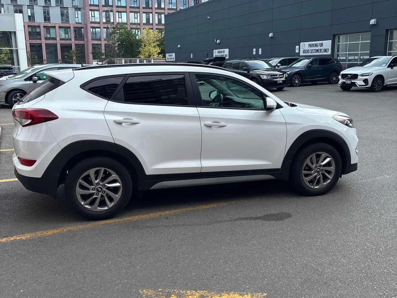 Hyundai Tucson * SE * АВТОКРЕДИТ БЕЗ ПЪРВОНАЧАЛНА ВНОСКА* , снимка 3 - Автомобили и джипове - 55777883