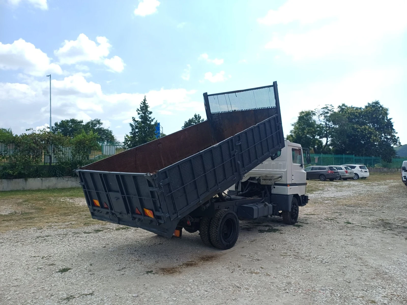 Nissan L80.14 Самосвал, снимка 4 - Камиони - 55606861