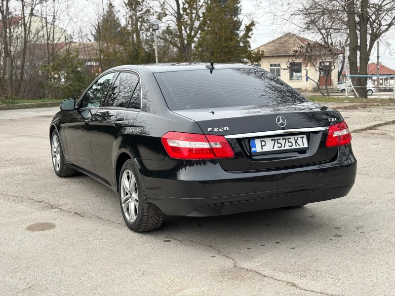 Mercedes-Benz E 220, снимка 4 - Автомобили и джипове - 48928645