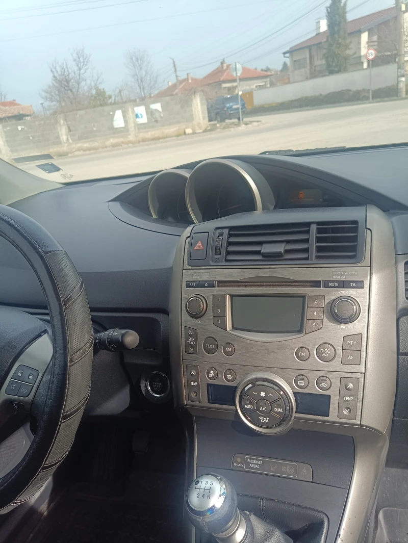 Toyota Verso, снимка 8 - Автомобили и джипове - 49507909