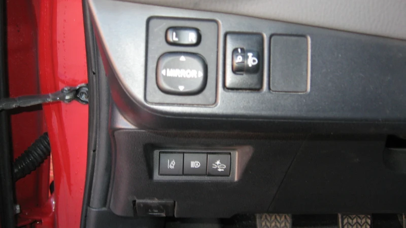 Toyota Yaris 1.5, снимка 9 - Автомобили и джипове - 52386202