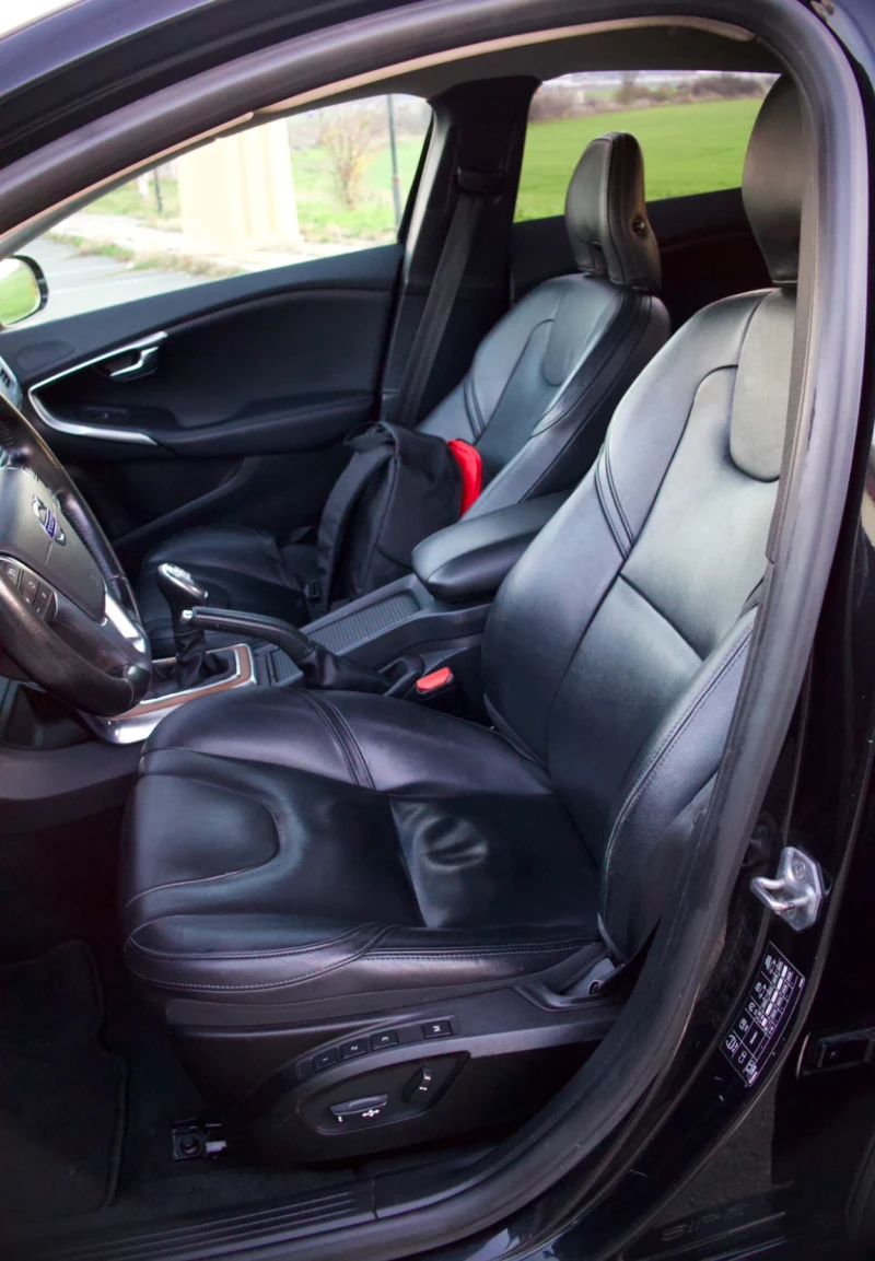Volvo V40 D2 Summum, снимка 9 - Автомобили и джипове - 52819356