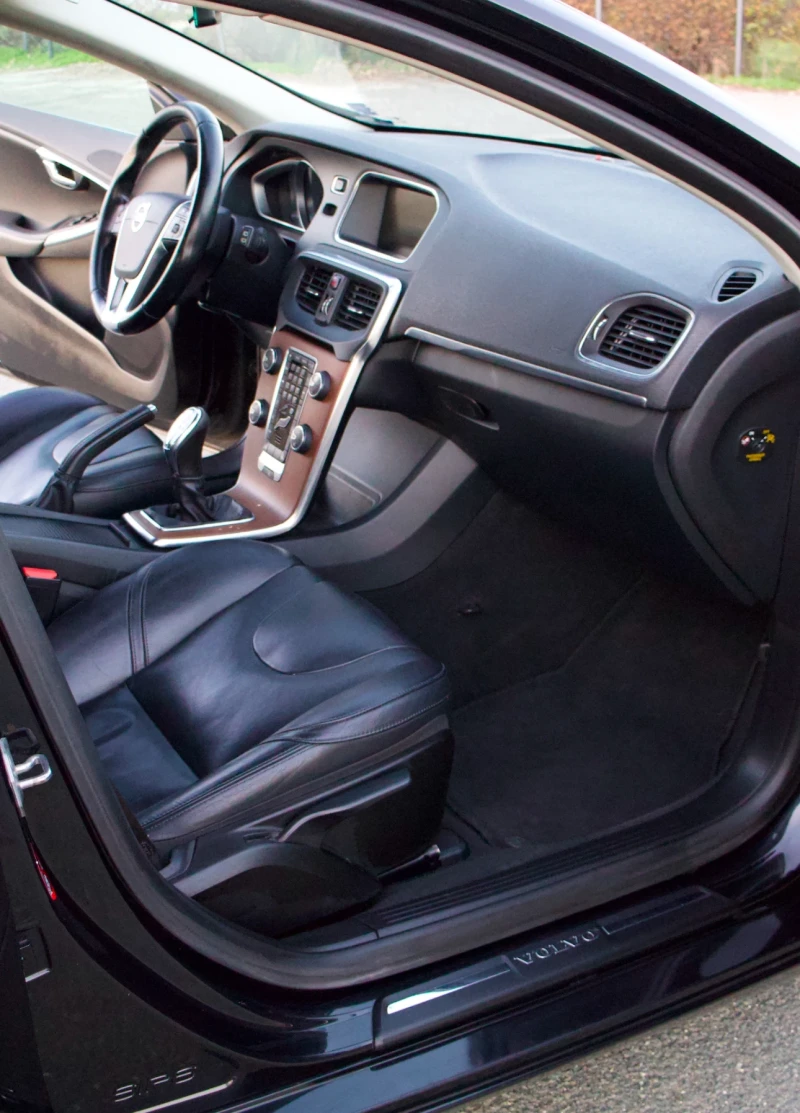 Volvo V40 D2 Summum, снимка 11 - Автомобили и джипове - 52819356