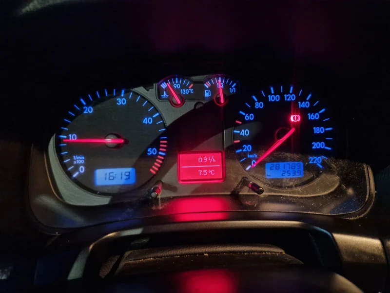 VW Golf 1.9TDI 90к.с., снимка 9 - Автомобили и джипове - 52856578