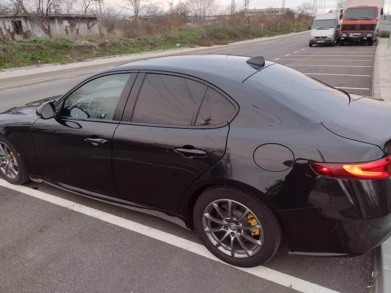 Alfa Romeo Giulia 2.0 Ti RWD, снимка 9 - Автомобили и джипове - 53105311