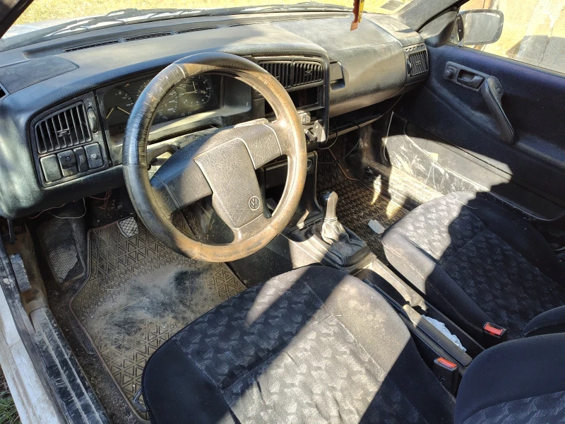 VW Passat 1.6 Карбуратор, снимка 5 - Автомобили и джипове - 53152657