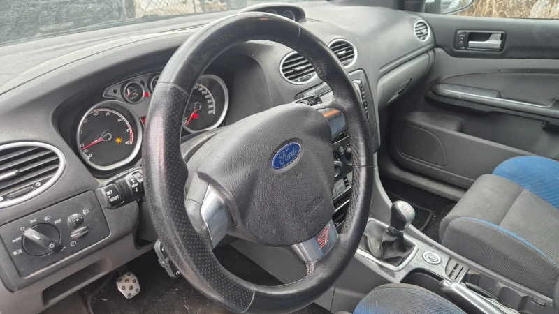 Ford Focus ST 2.5T 225ps 6 speed Swiss, снимка 9 - Автомобили и джипове - 53225468