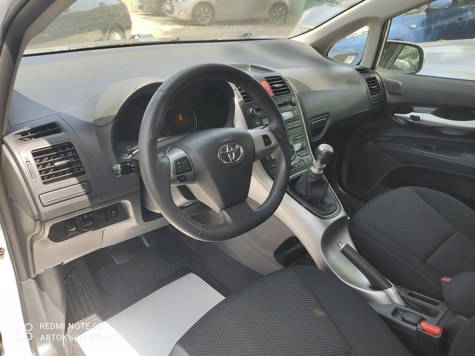 Toyota Auris 1.33i, бензин, климатроник, 2012г. - изображение 9