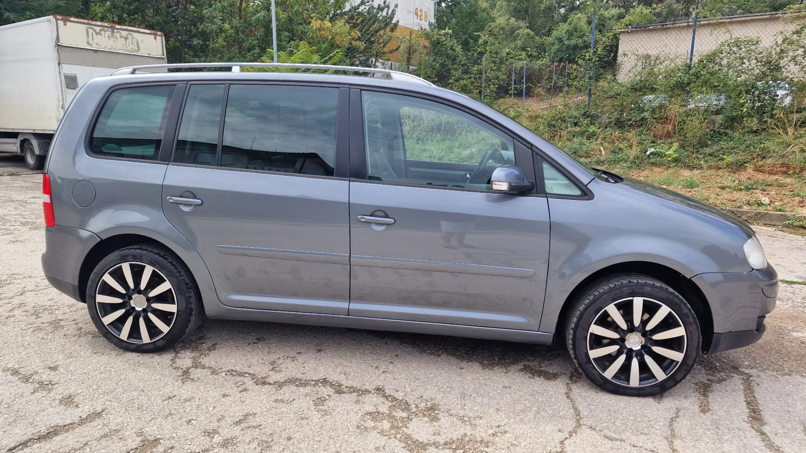 VW Touran 2.0 / 140 к.с Дизел - изображение 7